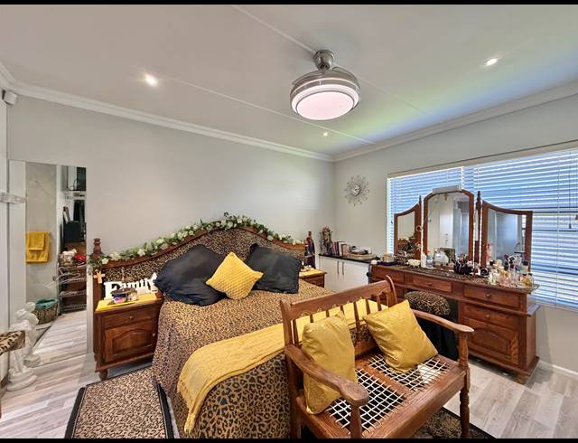 3 BEDROOM TOWNHOUSE FOR SALE IN JEFFREYS BAY CENTRAL